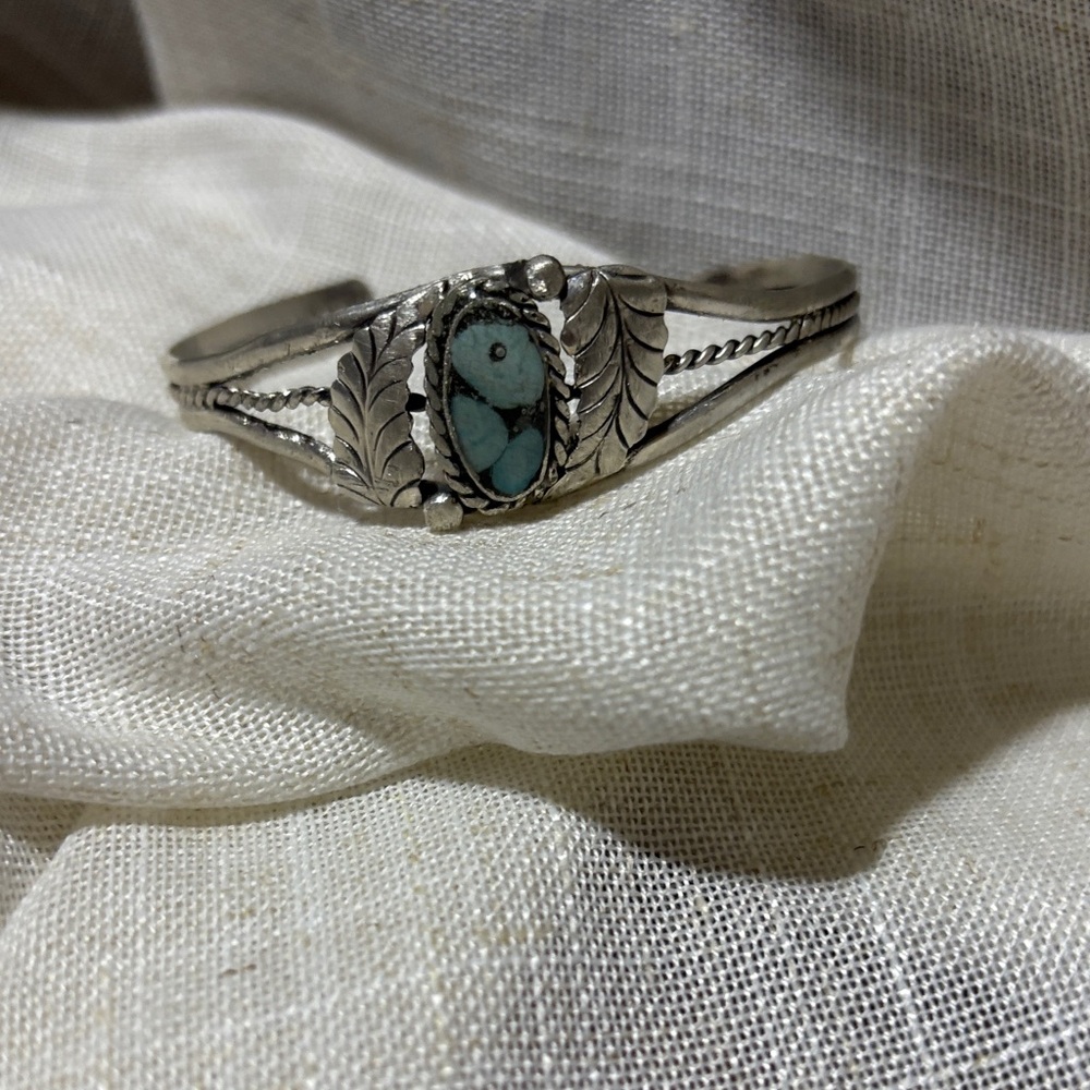Silver and Turquoise Leaf Design Bracelet